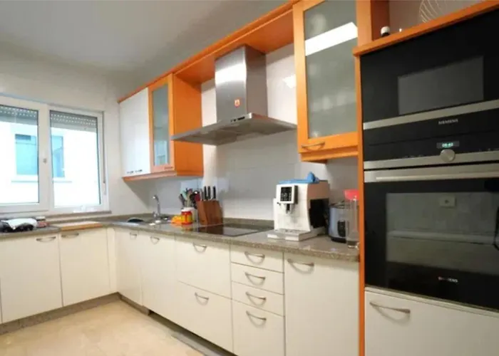 Nuevo Y Comodo * Guitiriz